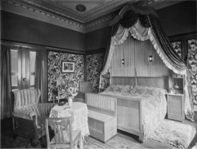 AHW Schlafzimmer mit Baldachin