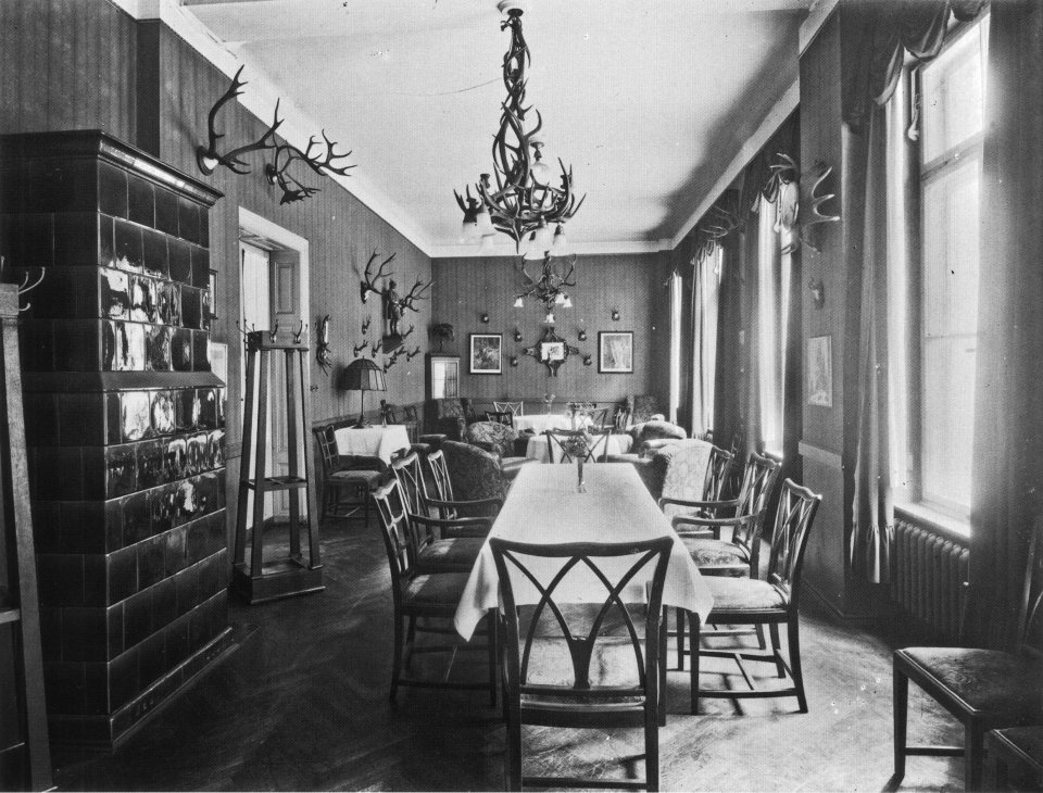 AHW Speisezimmer jagdl. Dekoration