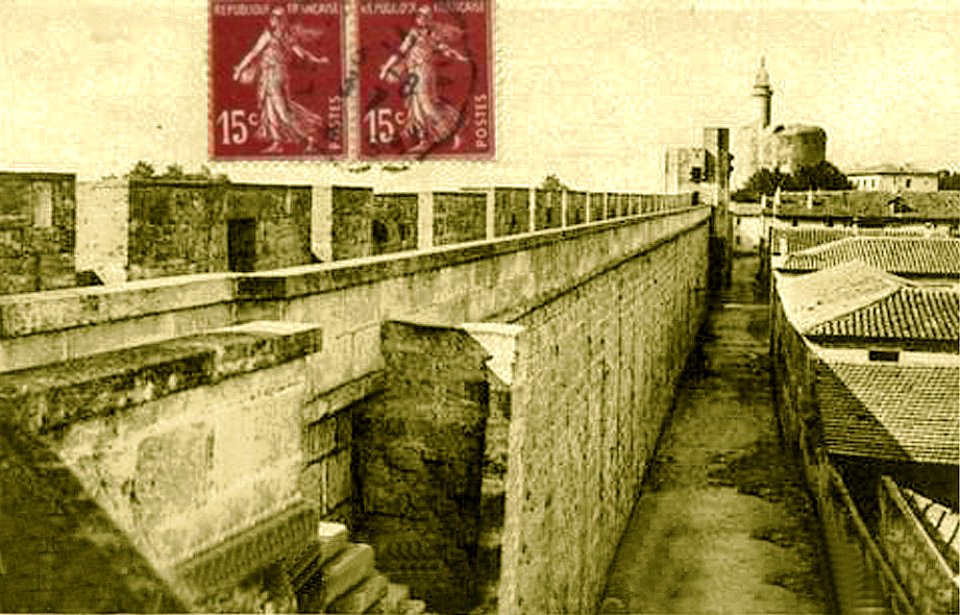 Aigues-Mortes Les remparts