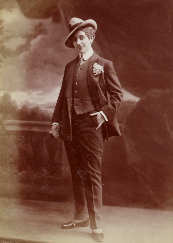 Aimée Campton, btv1b8596943h-p026, 4