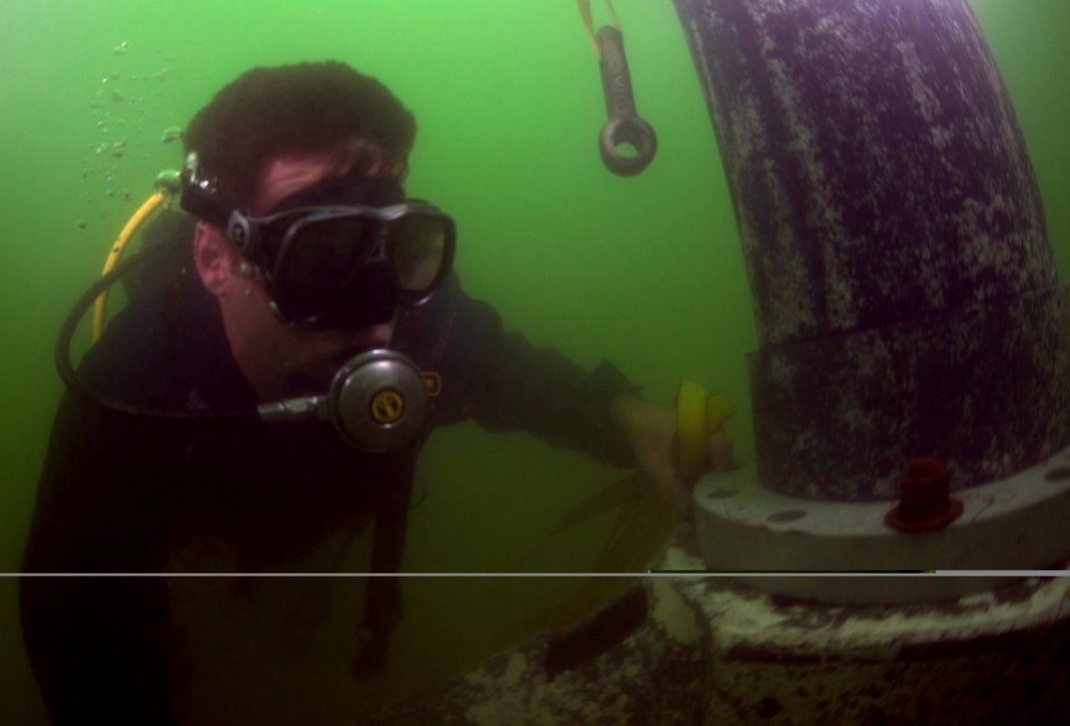 AIMS dive operations 121023-N-GG400-003