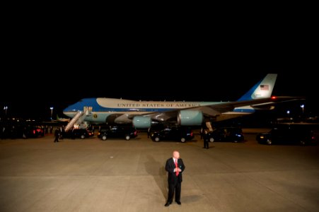 Air Force One Touches Down in Tokyo - Flickr - East Asia and Pacific Media Hub