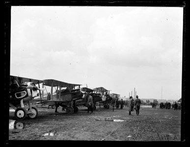 Air field LCCN2016863133