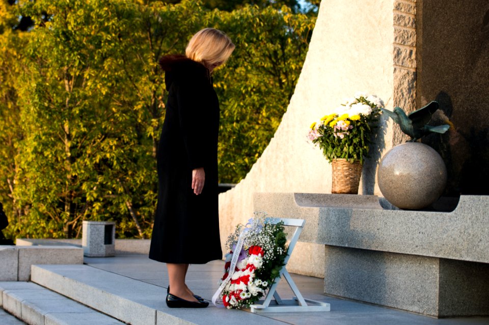 Air Force Secretary James at Wreath Laying in Tokyo - Flickr - East Asia and Pacific Media Hub (2)