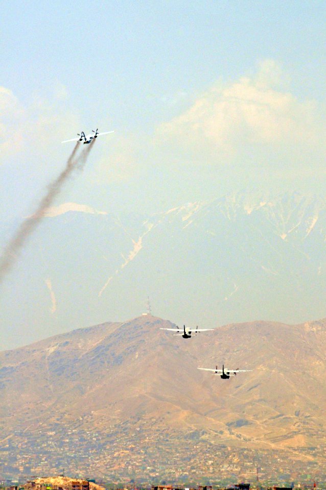 Air show in celebration of Victory Day on April 28, 2010 in Kabul (4564887281)
