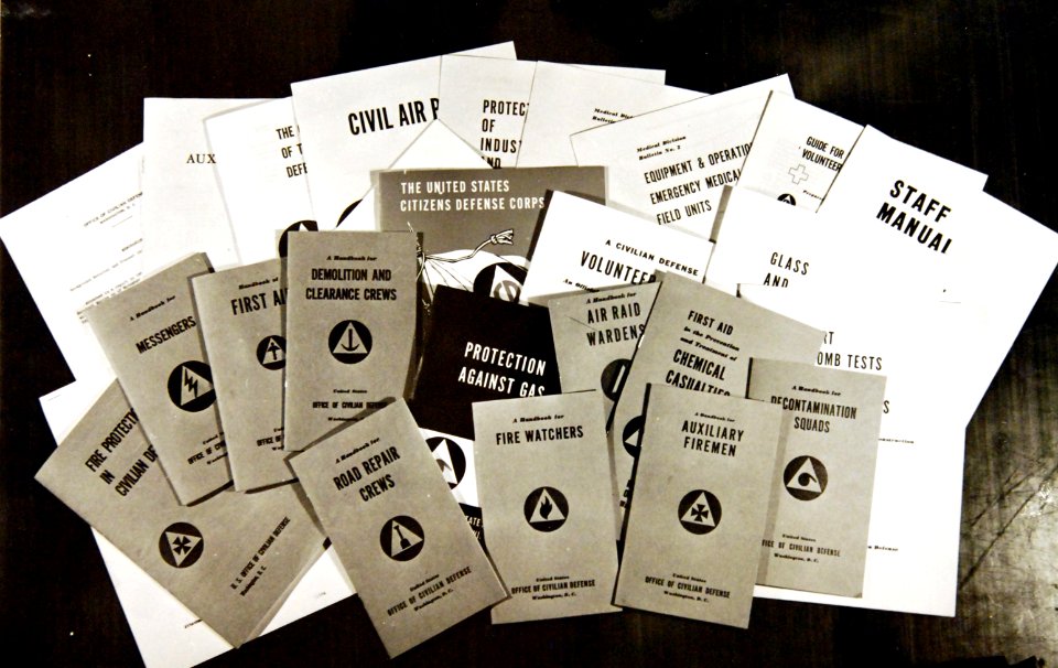 Air Raid Protective Service- Guides for the volunteer services, Civilian Defense, WWII (33771804074)