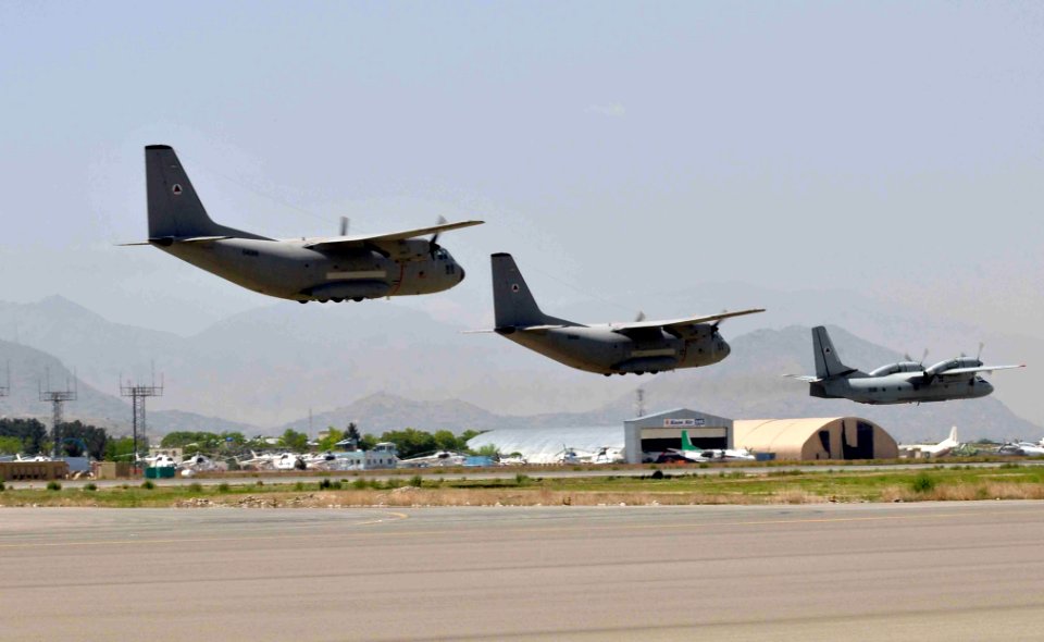 Air show in celebration of Victory Day on April 28, 2010 in Kabul (4565508614)