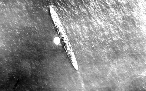 Aircraft bombing test on ex-German scout-cruiser Frankfurt in 1921 (20802611821)
