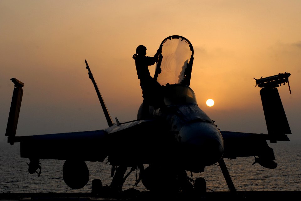 Aircraft work aboard the USS Ronald Reagan DVIDS122203