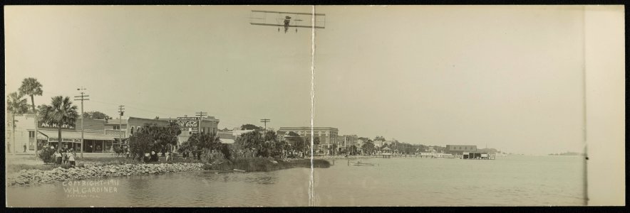 Airplane flying over water, Daytona, Florida LCCN2013646917