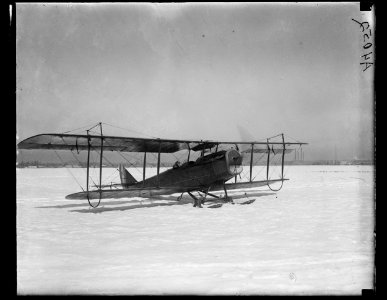 Airplane in snow LCCN2016891219