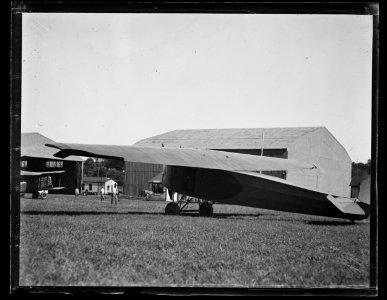 Airplane LCCN2016890752
