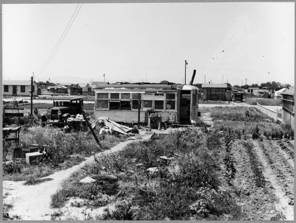 Airport tract, near Modesto, Stanislaus County, California. Another home, especially poor for the ai . . . - NARA - 521629