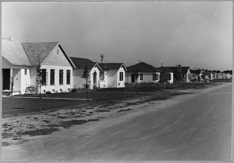 Airport tract, near Modesto, Stanislaus County, California. Contractor-built homes in the Las Palmas . . . - NARA - 521617