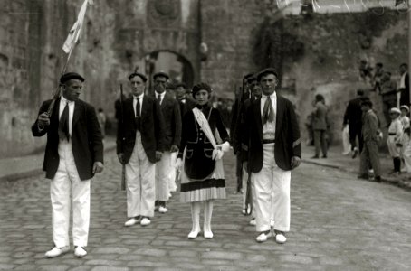 Alarde de Hondarribia con motivo de la celebración de sus fiestas patronales (14 de 18) - Fondo Car-Kutxa Fototeka
