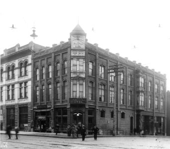 Alaska Commercial Hotel, Vaughan Block, 1st Ave S and S Main St, Seattle, 1901 (CURTIS 2094)