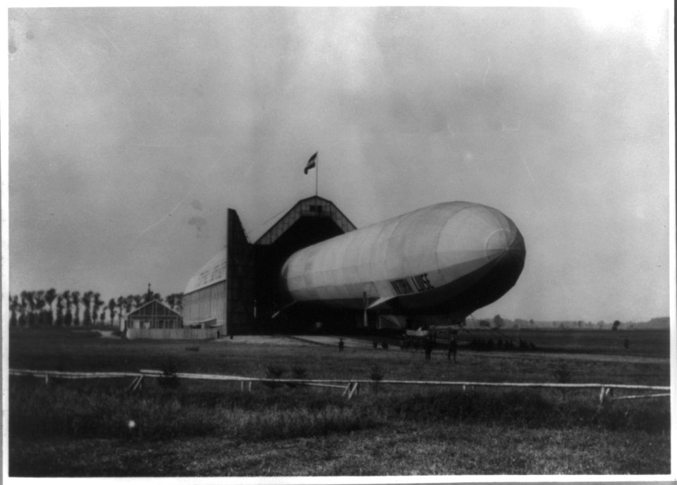 Airship Viktoria Luise and hangar at Oos, Germany, Sept. 11, 1914 LCCN2002722152