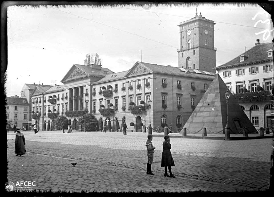 Ajuntament i piràmide de Karlsruhe