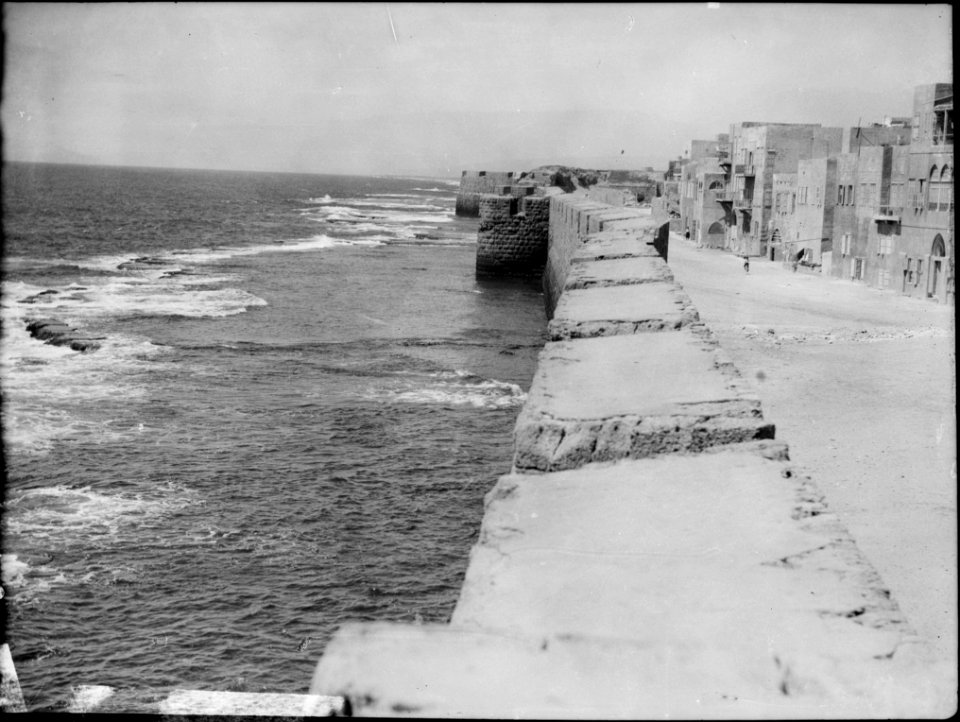 Akka (Acre, Accho). Acre. Crusader sea wall LOC matpc.15397