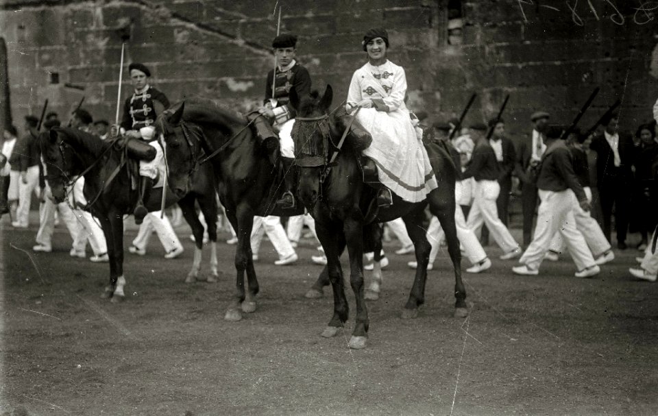 Alarde de Hondarribia con motivo de la celebración de sus fiestas patronales (9 de 18) - Fondo Car-Kutxa Fototeka