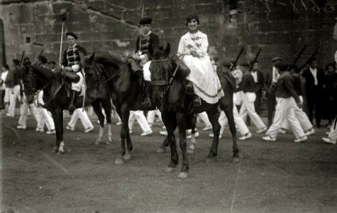 Alarde de Hondarribia con motivo de la celebración de sus fiestas patronales (9 de 18) - Fondo Car-Kutxa Fototeka