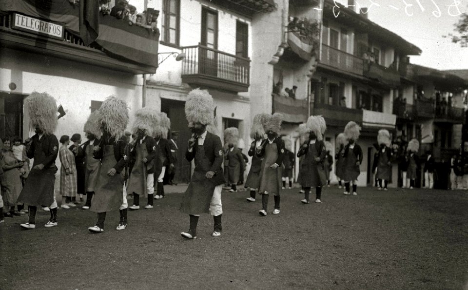 Alarde de Hondarribia con motivo de la celebración de sus fiestas patronales (5 de 18) - Fondo Car-Kutxa Fototeka