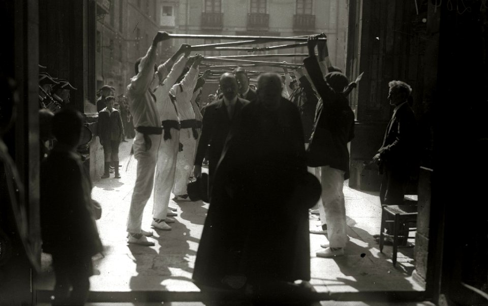 Alarde de Tolosa con motivo de las fiestas de San Juan (4 de 5) - Fondo Car-Kutxa Fototeka