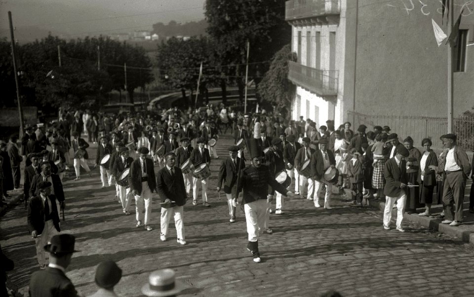 Alarde de Hondarribia con motivo de la celebración de sus fiestas patronales (18 de 18) - Fondo Car-Kutxa Fototeka
