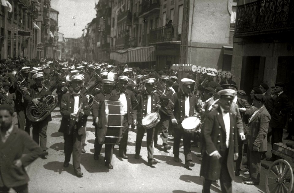 Alarde de Tolosa con motivo de las fiestas de San Juan (2 de 5) - Fondo Car-Kutxa Fototeka