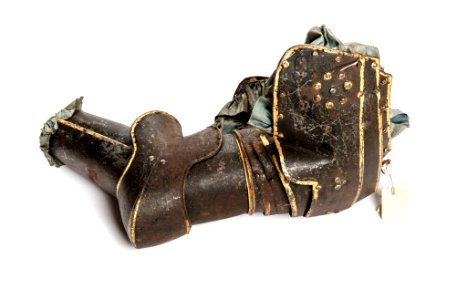 Axelstycke med armskena, 1777 - Livrustkammaren - 107121