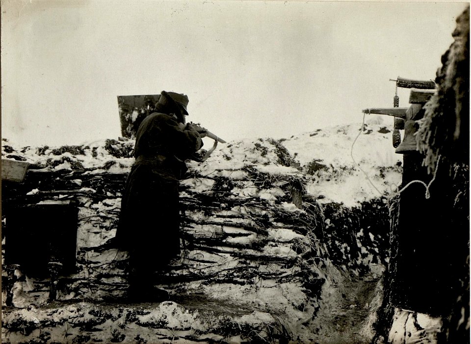 Alarmposten mit Glocke bei der 8. Kompanie des Jägerregimentes 5, am 9.1.1917 (BildID 15543059)
