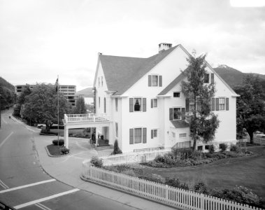 Alaska Governor's Mansion photo