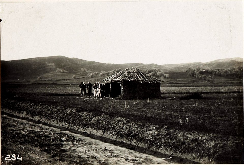 Albanerhütte an der Strasse nach Pekinj. (BildID 15573414)