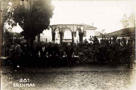 Albanertypen in Tirana. (BildID 15573428)