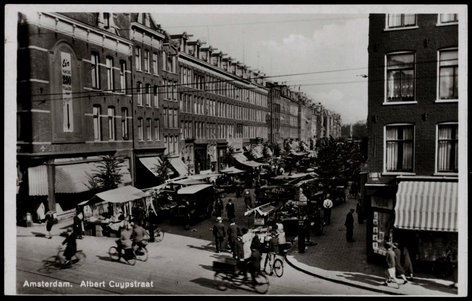 Albert Cuypstraat hoek Ferdinand Bolstraat. Uitgave Firma A. Vigevano, Amsterdam, Afb PRKBB00214000001
