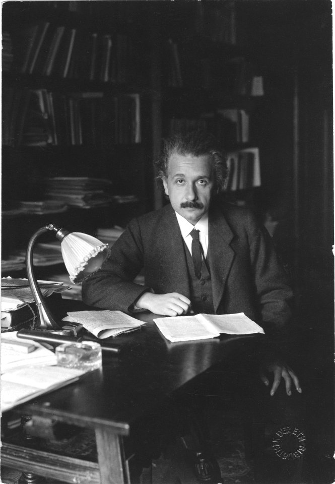 Albert Einstein photo 1920