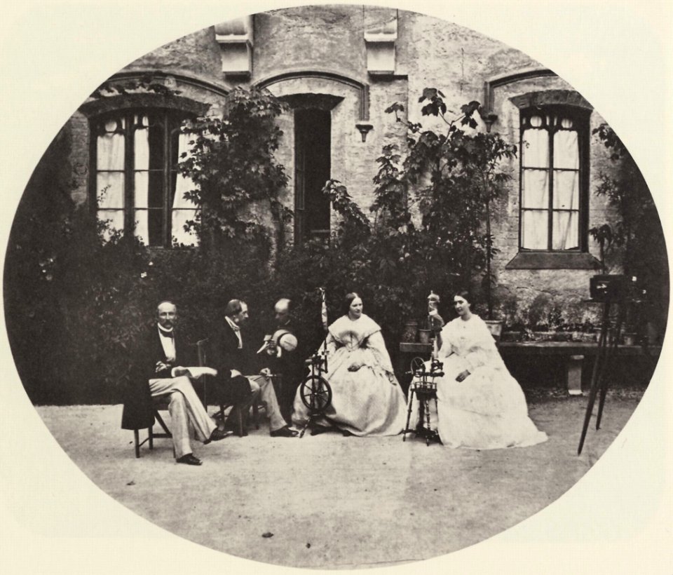 Albert, Joseph - Damen und Herren im Hofe von Schloss Hohenschwangau (Zeno Fotografie)