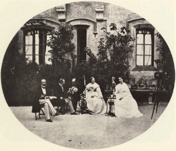 Albert, Joseph - Damen und Herren im Hofe von Schloss Hohenschwangau (Zeno Fotografie) photo