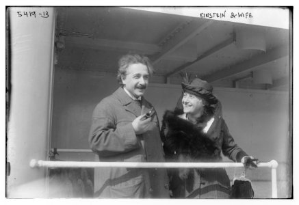 Albert) Einstein & wife LCCN2014712249