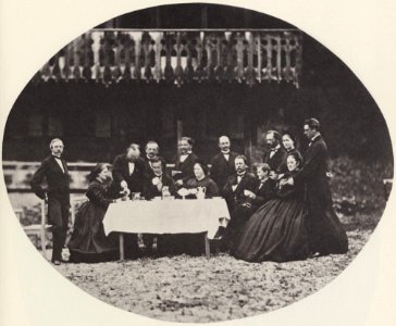 Albert, Joseph - Königliche Kaffeegesellschaft vor dem »Schweizerhaus« (Zeno Fotografie)