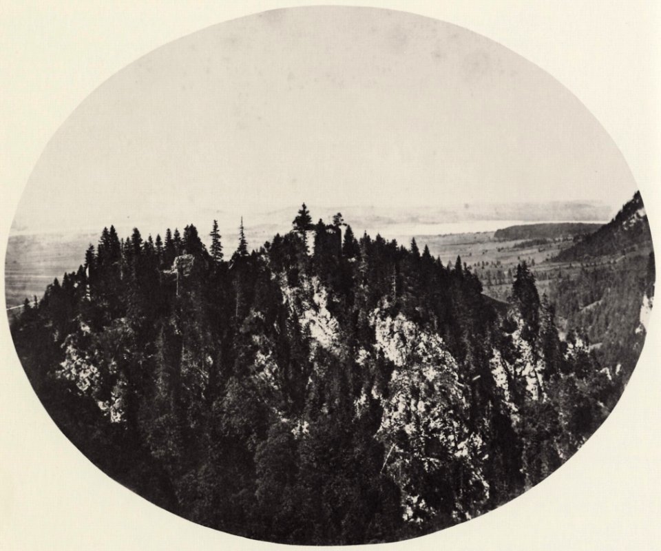 Albert, Joseph - Neuschwanstein – Burgfelsen mit den Ruinen der ehemaligen Burg Vorderhohenschwangau (Zeno Fotografie)