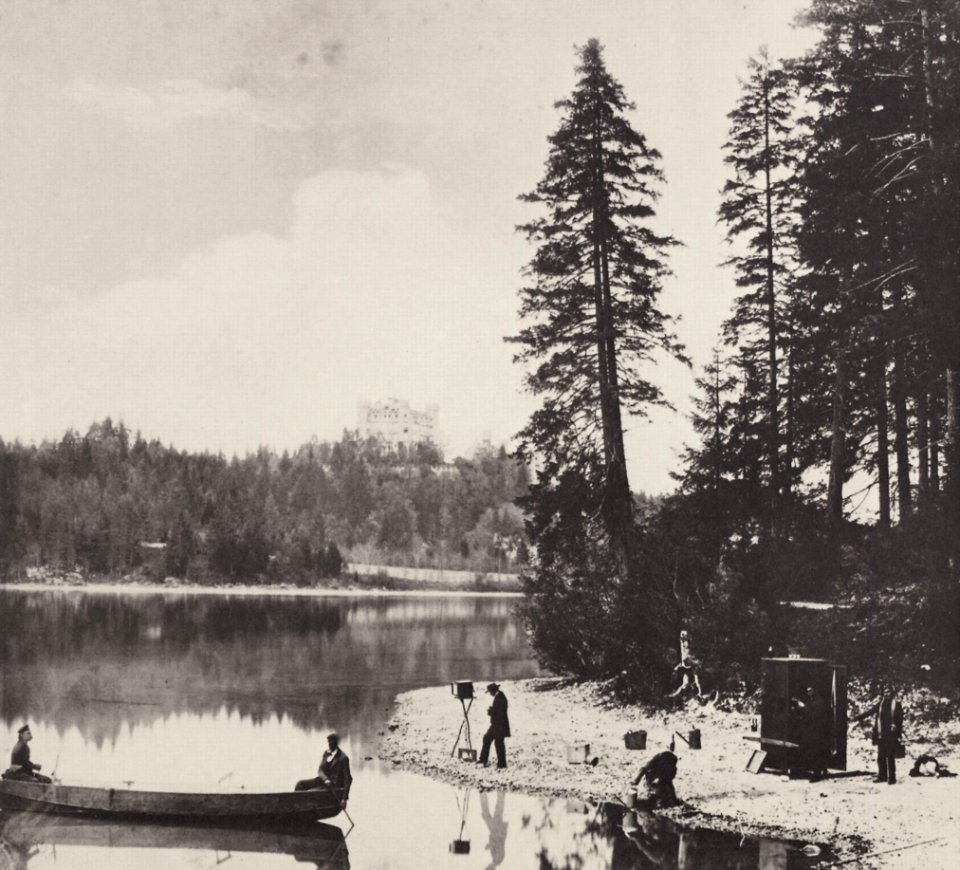 Albert, Joseph - Joseph Albert photographiert Schloss Hohenschwangau vom Alpsee aus (Zeno Fotografie)