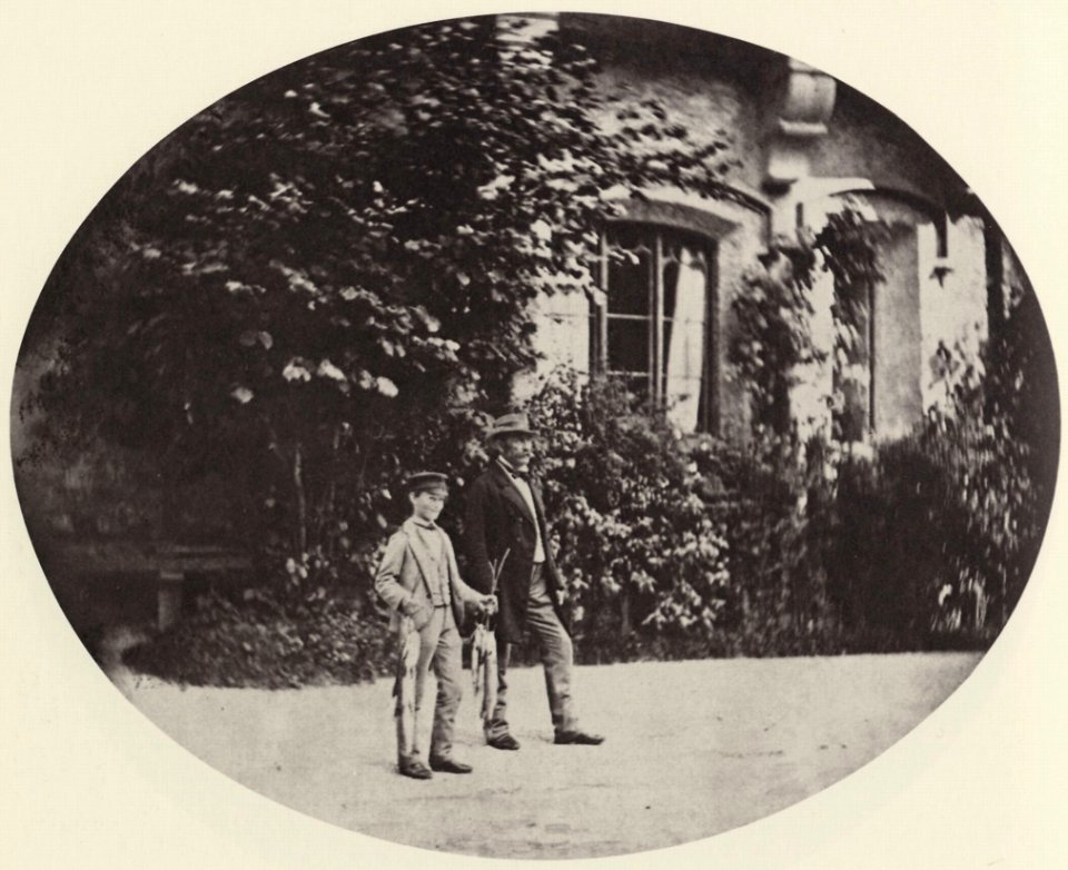 Albert, Joseph - Prinz Otto mit gefangenen Hechten im Hof von Schloss Hohenschwangau (Zeno Fotografie)