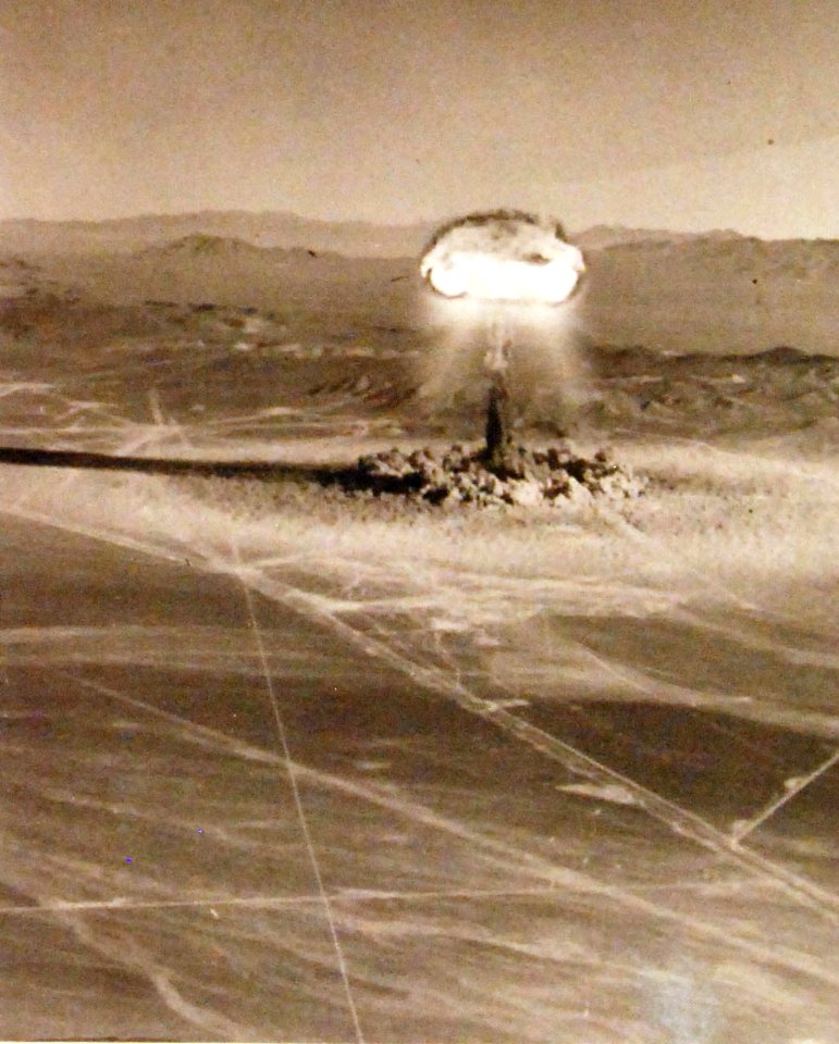 Atomic explosion right detail, 330-PS-3256 (46410 AC) (17204876720) (cropped)