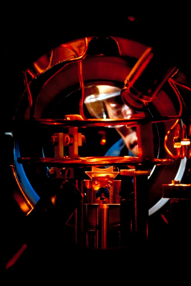 Atom Trap (5940427627)