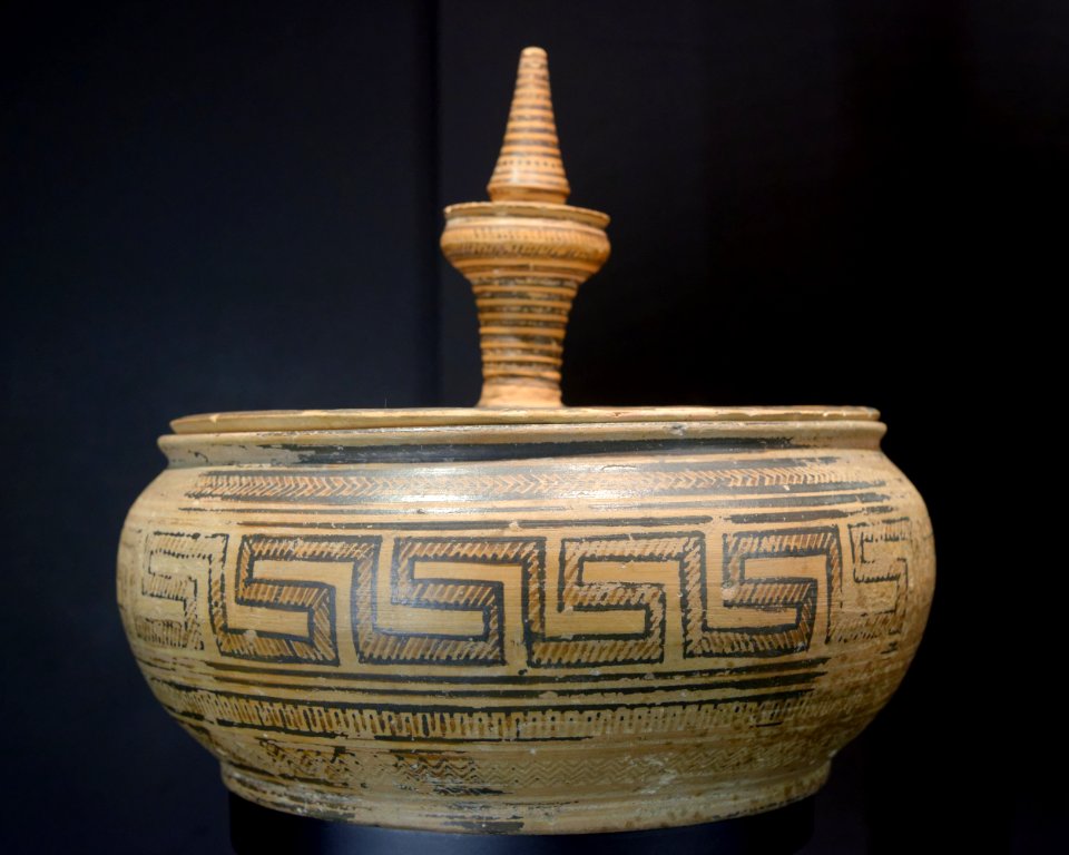 Attic Geometric pyxis MACatalunya Inv11007