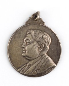 Au Docteur Georges Deprez, medal by Pierre Theunis, Belgium, (1936), Coins and Medals Department of the Royal Library of Belgium, 2N141 - 1 (recto)