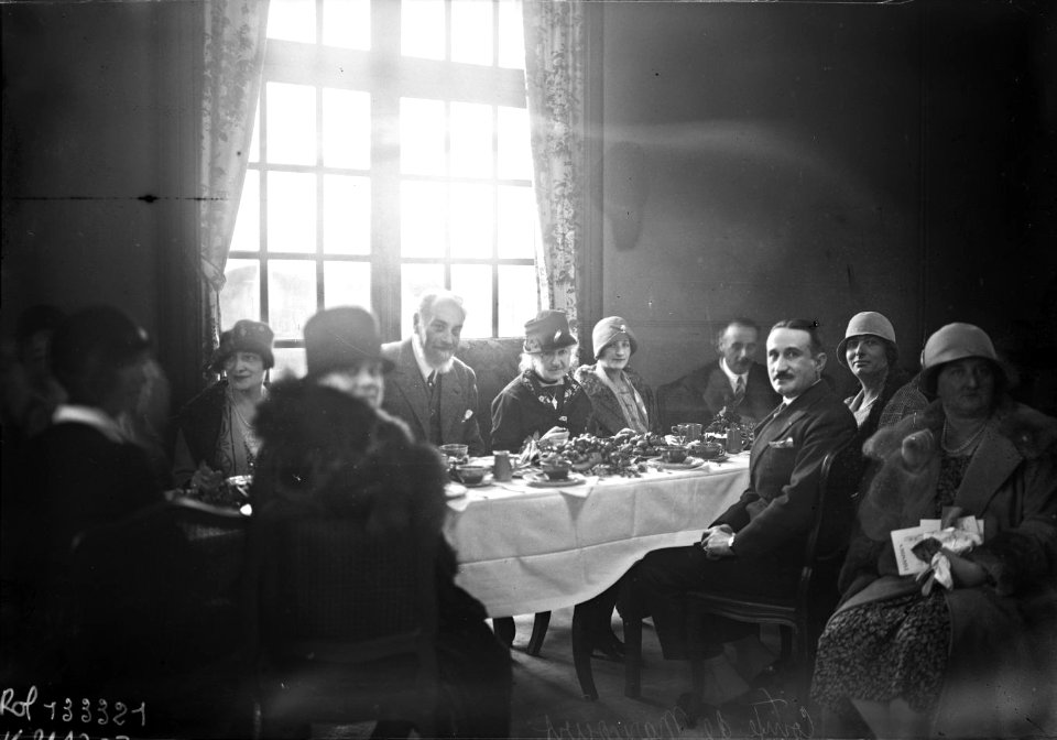 Au club-house du golf de Mortefontaine, lors d'une réunion de l'Automobile Club Féminin de France
