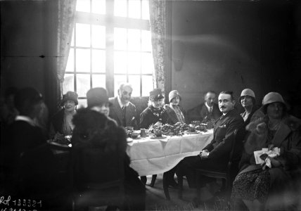 Au club-house du golf de Mortefontaine, lors d'une réunion de l'Automobile Club Féminin de France