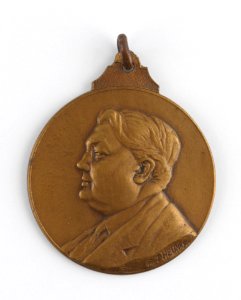 Au Docteur Georges Deprez, medal by Pierre Theunis, Belgium, (1936), Coins and Medals Department of the Royal Library of Belgium, 2N141 - 2 (recto)